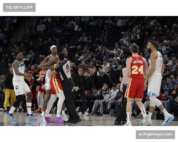 承担重任！兰德尔携手麦克丹尼尔斯半场合砍30分引领球队攻势